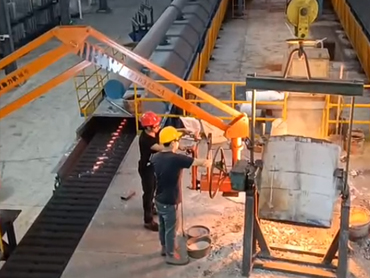 Heiße Metallgussmaschine Klapparmkraft vor dem Ofengäseausrüstung